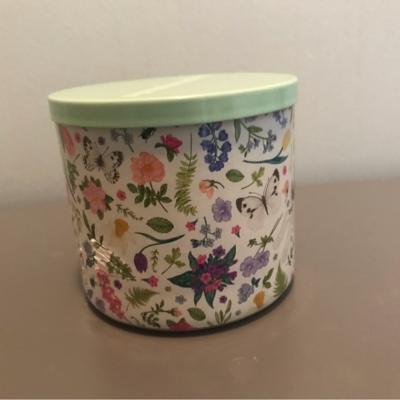 Bath & Body Works Daffodil Daydreams Scented Easter Candle. - Picture 2 of 5